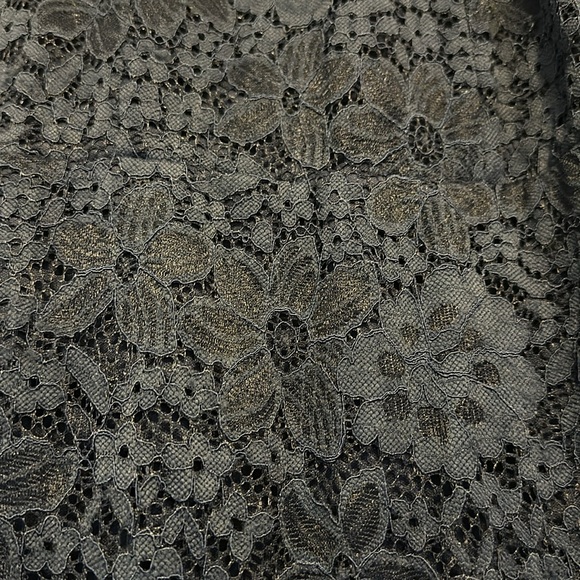 Sleeveless Bodycon Dress - Picture 2 of 3